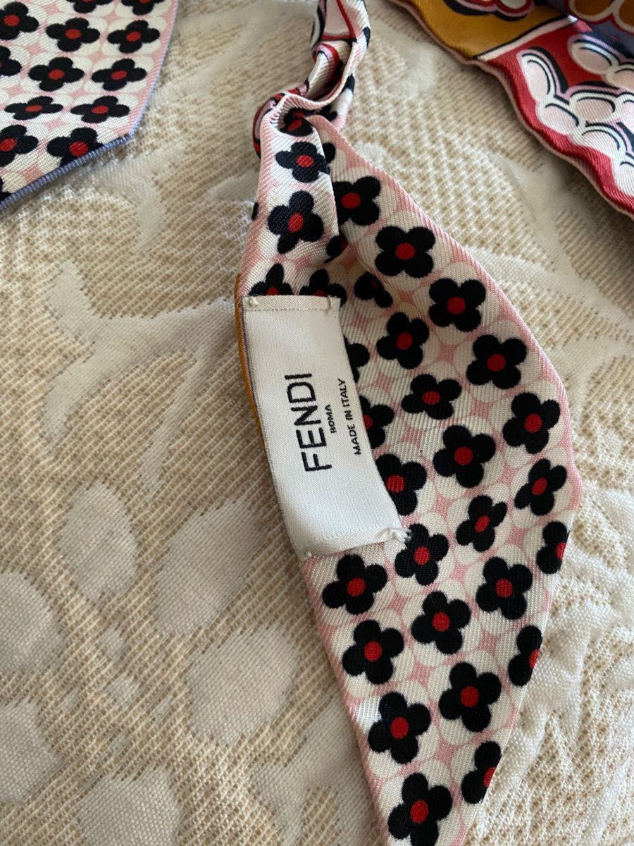 FENDI スカーフ バッグ用スカーフ シルクスカーフ ベージュ 赤 FENDI スカーフ バッグ用スカーフ シルクスカーフ ベージュ 赤