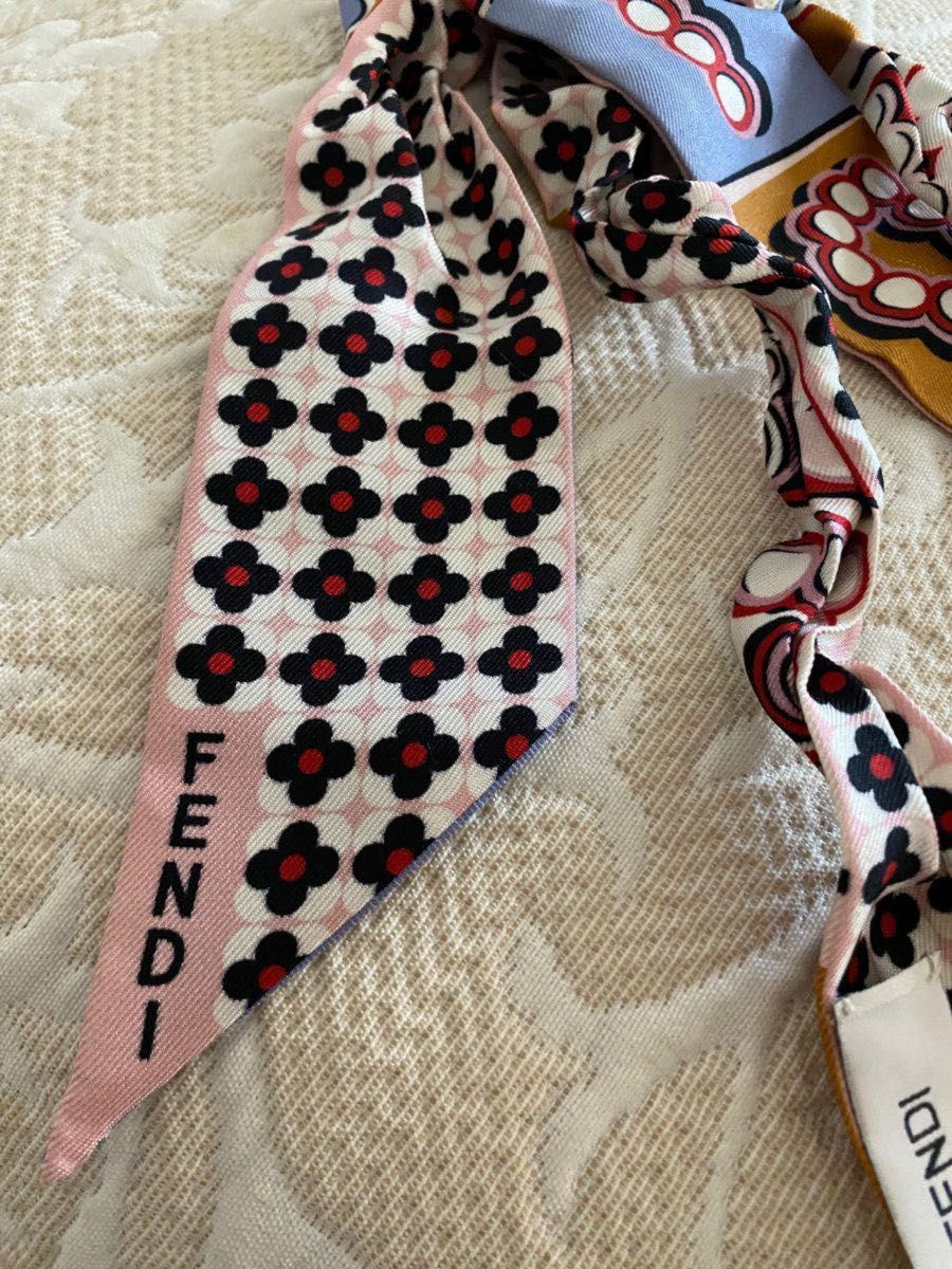 FENDI スカーフ バッグ用スカーフ シルクスカーフ ベージュ 赤 FENDI スカーフ バッグ用スカーフ シルクスカーフ ベージュ 赤