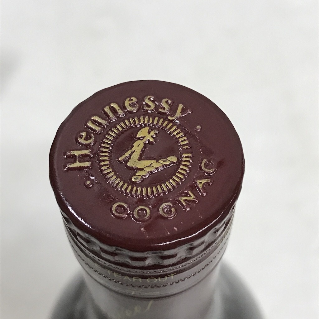 16 古酒 Hennessy ヘネシー COGNAC X.O XO 金キャップ クリアボトル 箱付き 未開栓 16 古酒 Hennessy ヘネシー COGNAC X.O XO 金キャップ クリアボトル 箱付き 未開栓