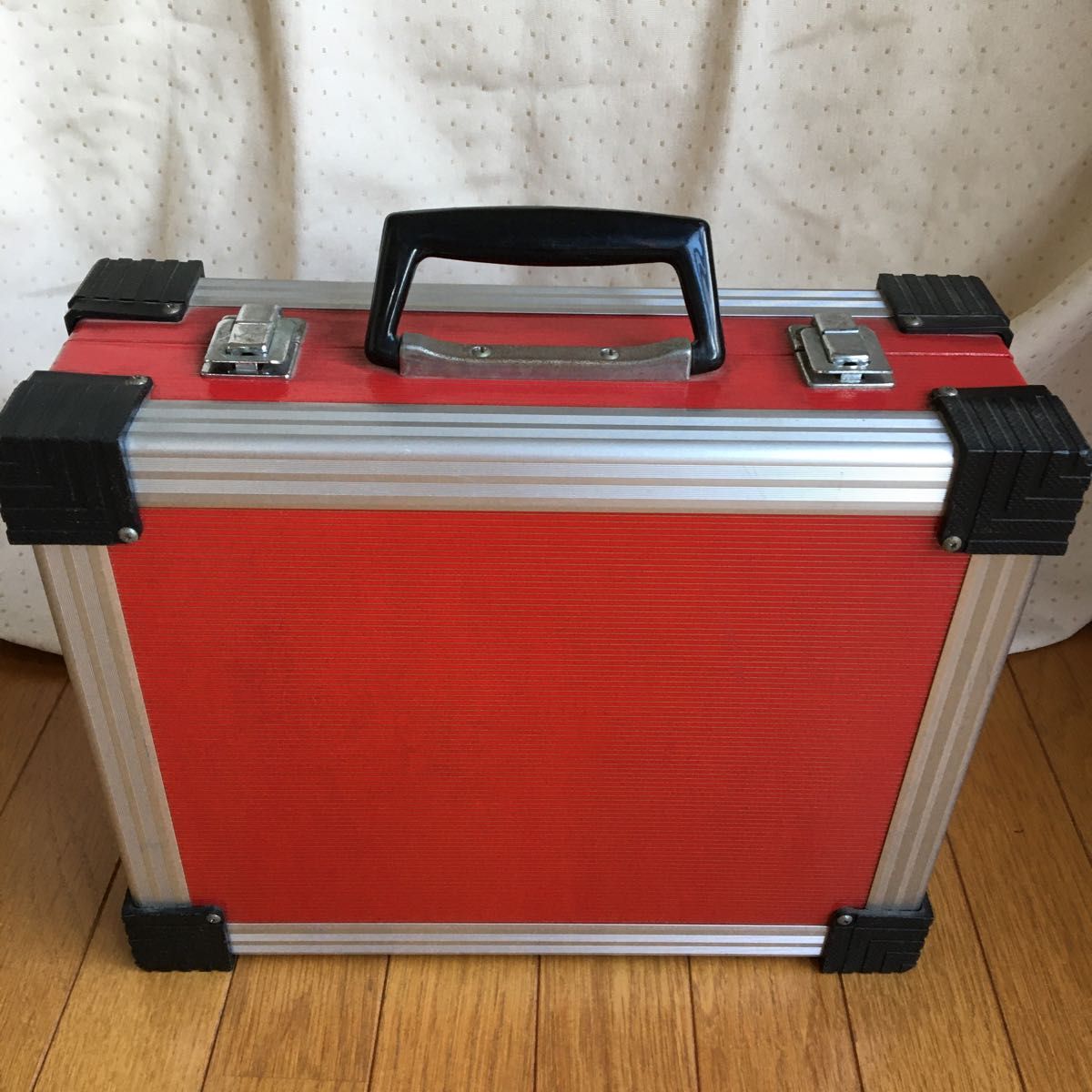 アタッシュケース カセットテープケース レトロ 赤色 アルミ アタッシュケース カセットテープケース レトロ 赤色 アルミ