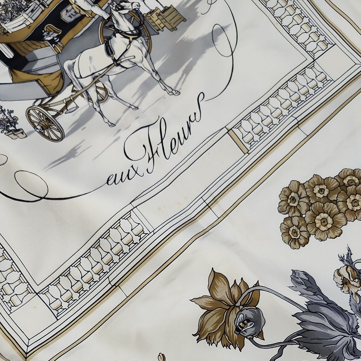ヴィンテージ エルメス スカーフ カレ90 Quai Aux Fleurs 花咲く ヴィンテージ エルメス スカーフ カレ90 Quai Aux Fleurs 花咲く