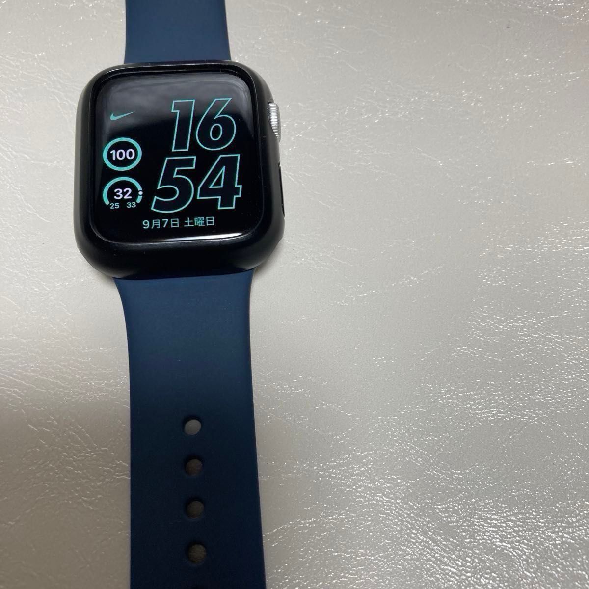 最終価格Apple Watch SE 第2世代 GPSモデル 40mmシルバーアルミニウムケースとストームS/M MRE13J/A 最終価格Apple Watch SE 第2世代 GPSモデル 40mmシルバーアルミニウムケースとストームS/M MRE13J/A