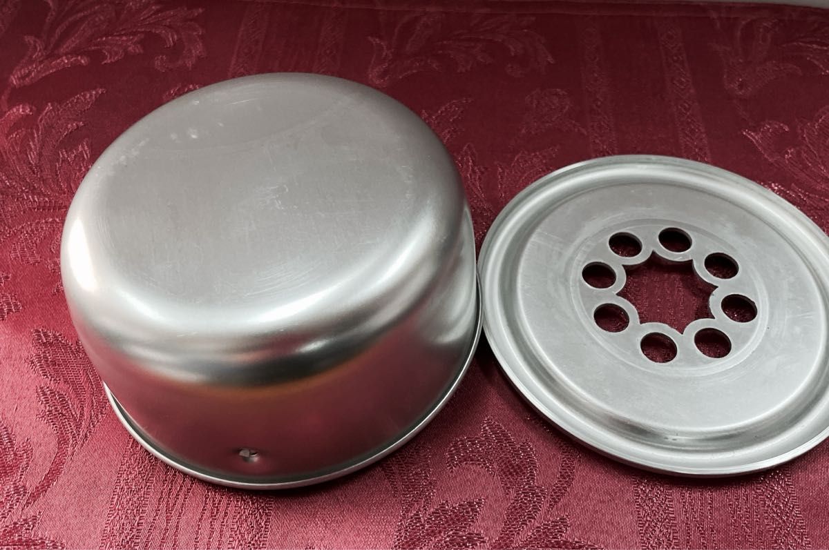 昭和レトロ未使用金属製 置き型灰皿 穴あきデザイン インテリア 昭和レトロ未使用金属製 置き型灰皿 穴あきデザイン インテリア