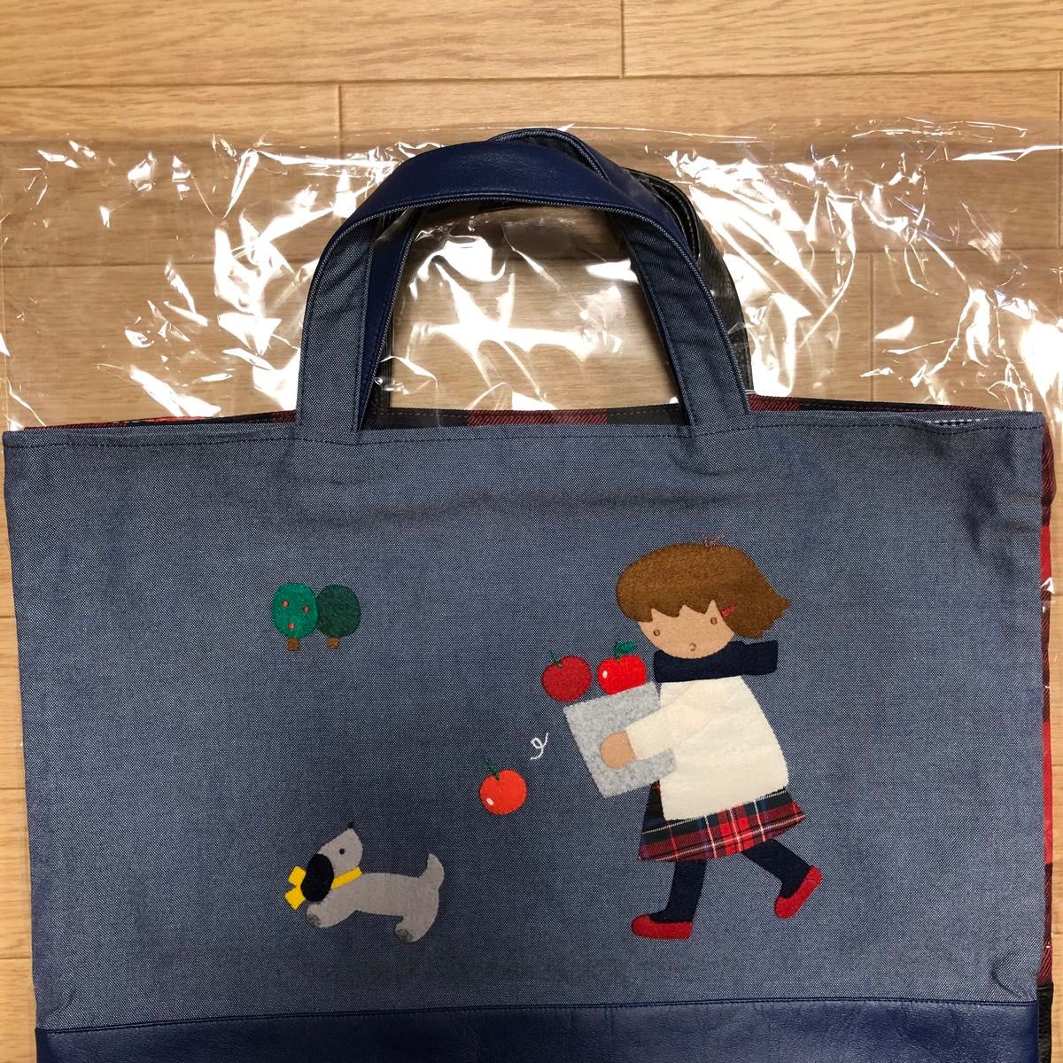 新品未使用 ファミリア VIP限定 本革手刺繍バッグ 2023 トート 新品未使用 ファミリア VIP限定 本革手刺繍バッグ 2023 トート