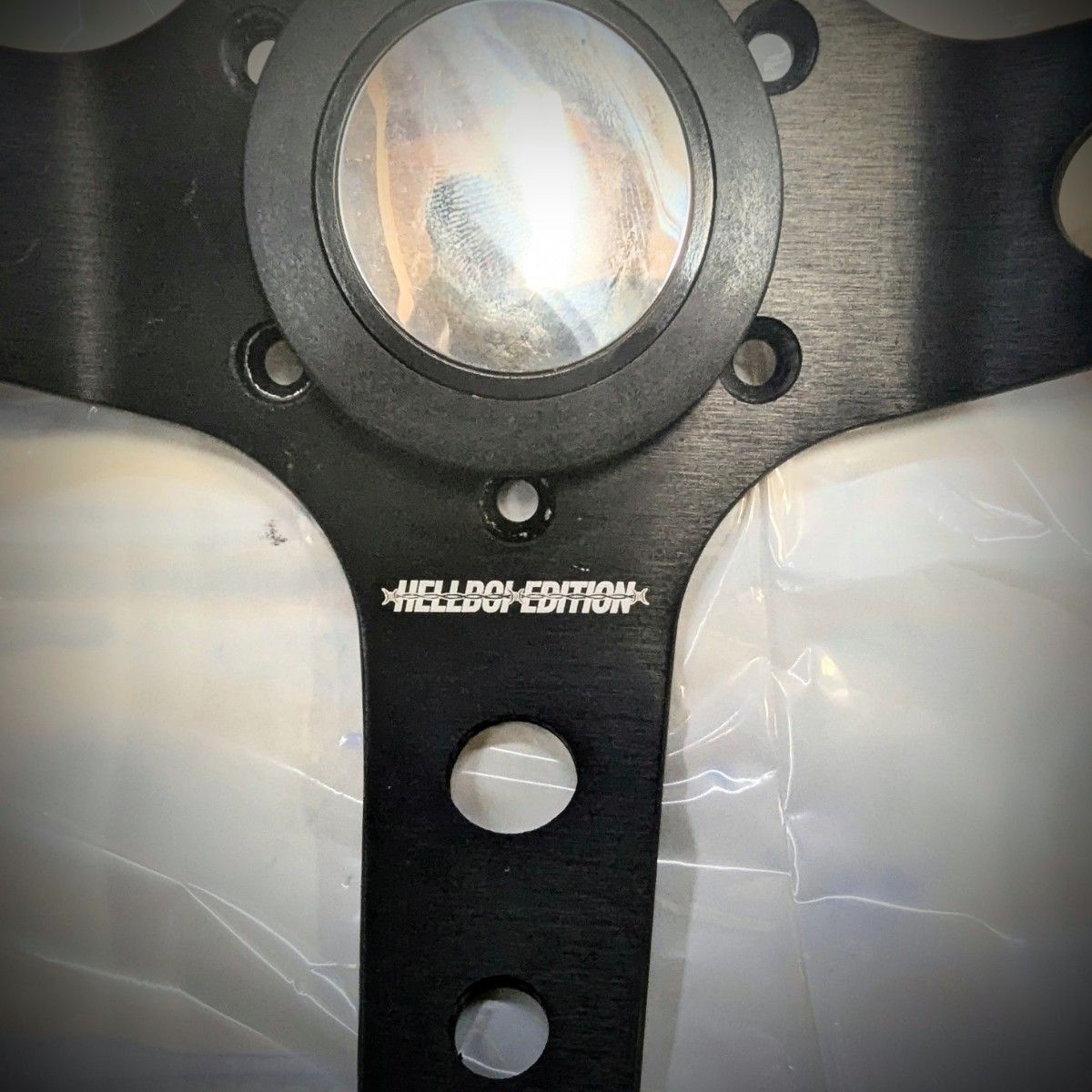 送料込み ライクワイズ HELLBOIエディション ステアリング 送料込み ライクワイズ HELLBOIエディション ステアリング