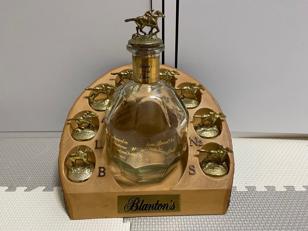 ブラントン ゴールド バーボン ディスプレイ Blanton 金キャップ ブラントン ゴールド バーボン ディスプレイ Blanton 金キャップ