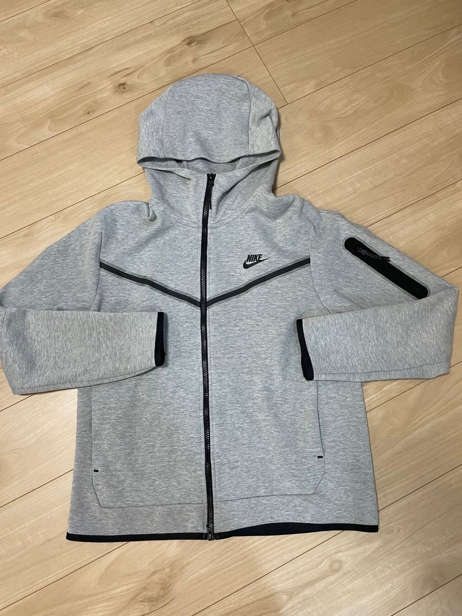 ナイキテックフリース セットアップ 美品 グレー LMサイズ ナイキテックフリース セットアップ 美品 グレー LMサイズ