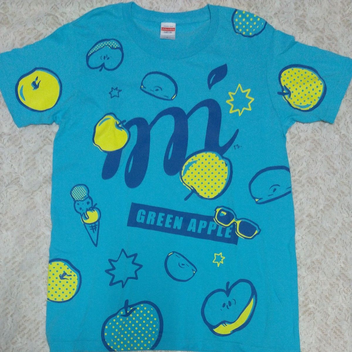 美品 Mrs GREEN APPLE MGA Crazy Tシャツ Aqua×Yellow Lサイズ 美品 Mrs GREEN APPLE MGA Crazy Tシャツ Aqua×Yellow Lサイズ