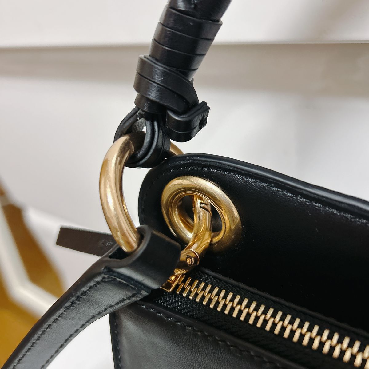 新品未使用】大人気SEE BY CHLOE ミニクロスボディバッグ|Yahoo 新品未使用】大人気SEE BY CHLOE ミニクロスボディバッグ|Yahoo
