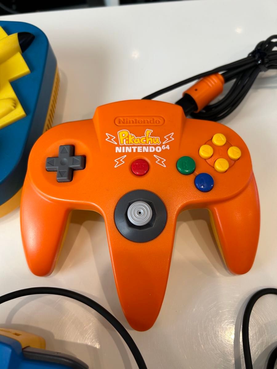 Nintendo 任天堂 ニンテンドー64ピカチュウ ブルー&イエロー Nintendo 任天堂 ニンテンドー64ピカチュウ ブルー&イエロー