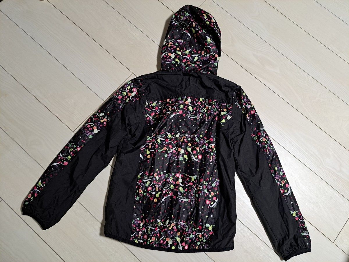 新品】adidas ウィンドブレーカー ジャンパー フルーツ柄 新品】adidas ウィンドブレーカー ジャンパー フルーツ柄