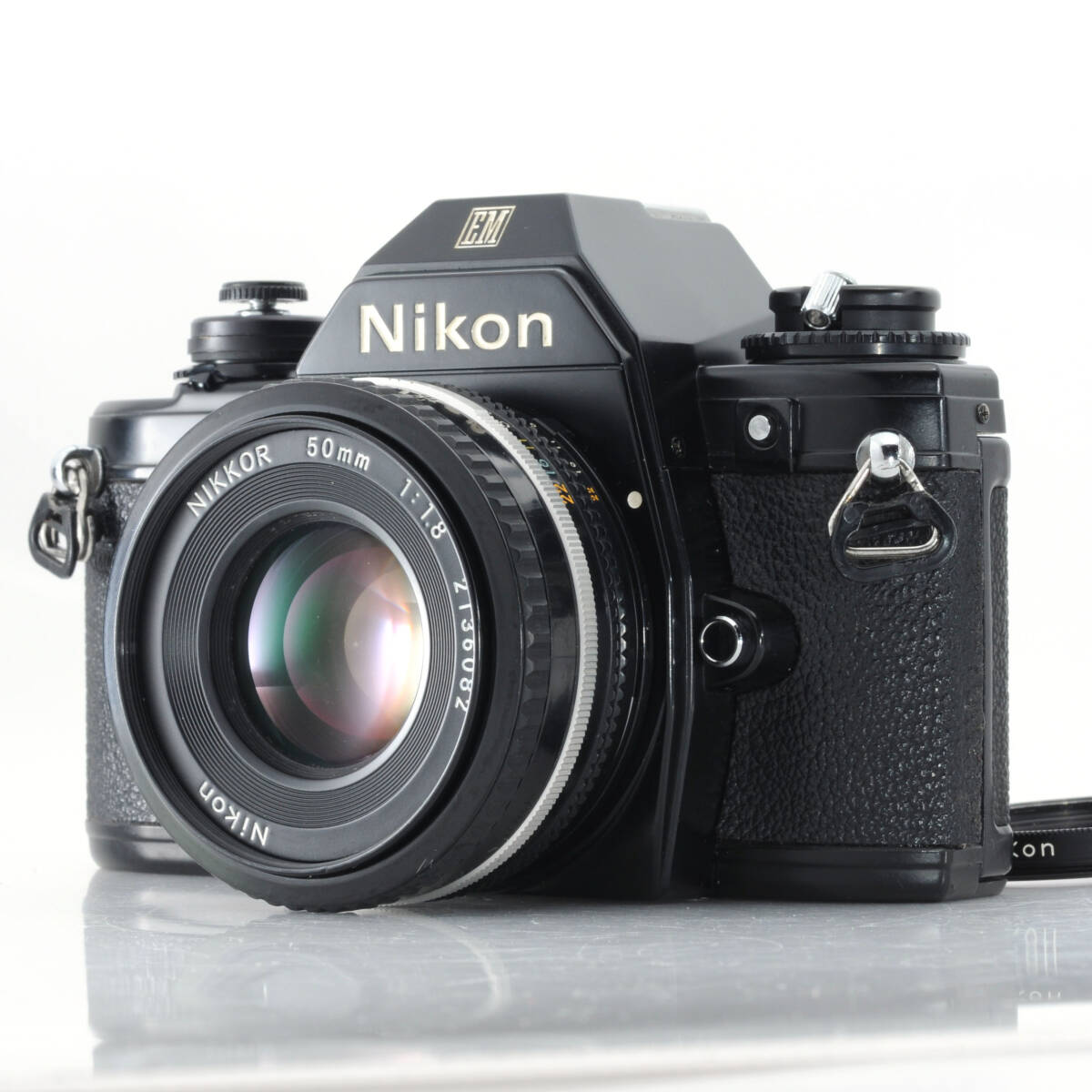 ニコン】Nikon EM フィルムカメラ + Ai-S 50mm F1.8 レンズ付き ニコン】Nikon EM フィルムカメラ + Ai-S 50mm F1.8 レンズ付き
