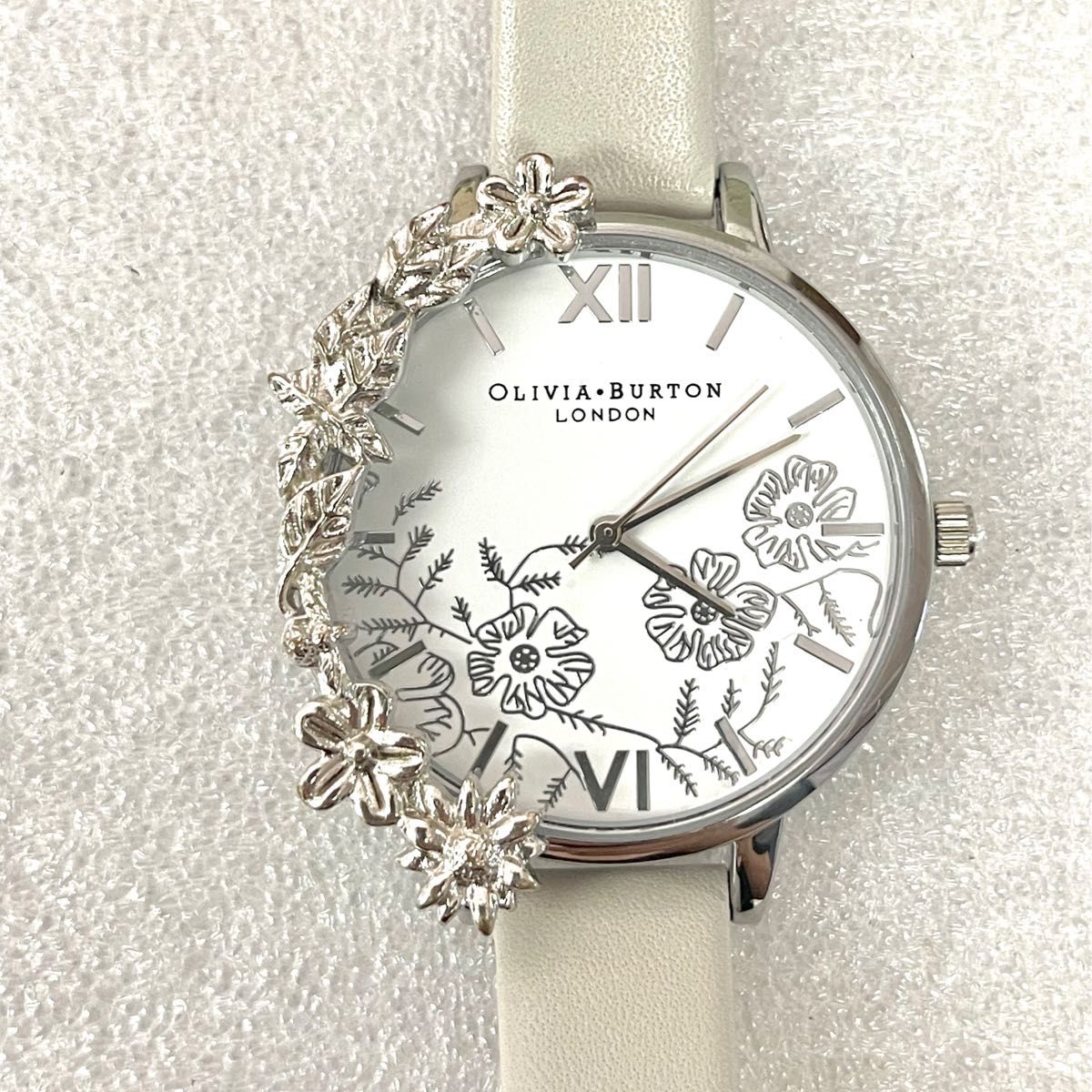 稼働 未使用保管品 美品 OLIVIA・BURTON レディース腕時計 お花 稼働 未使用保管品 美品 OLIVIA・BURTON レディース腕時計 お花