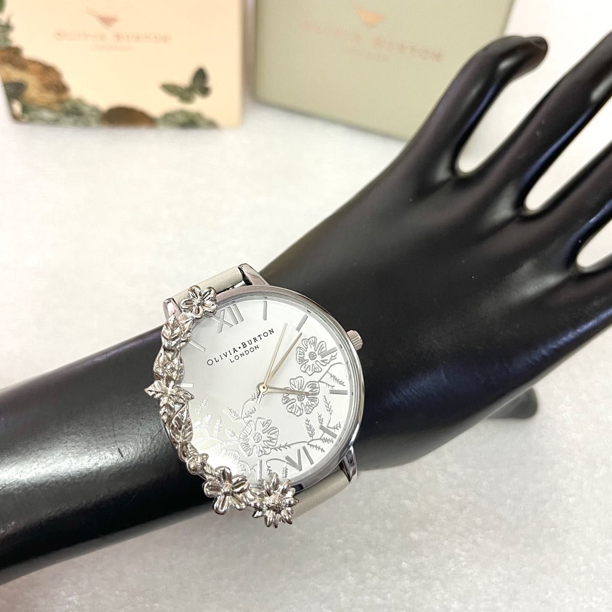 稼働 未使用保管品 美品 OLIVIA・BURTON レディース腕時計 お花 稼働 未使用保管品 美品 OLIVIA・BURTON レディース腕時計 お花