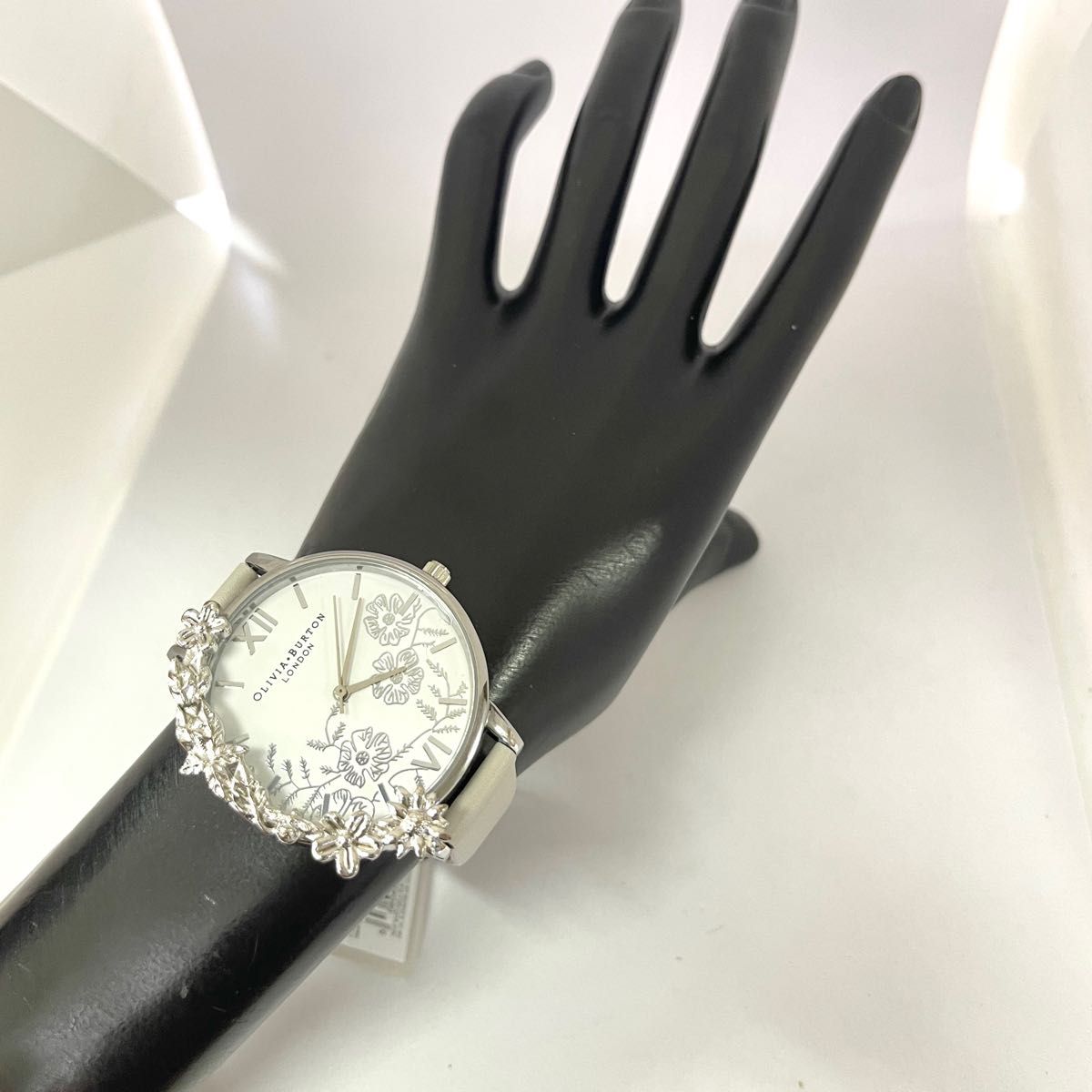 稼働 未使用保管品 美品 OLIVIA・BURTON レディース腕時計 お花 稼働 未使用保管品 美品 OLIVIA・BURTON レディース腕時計 お花