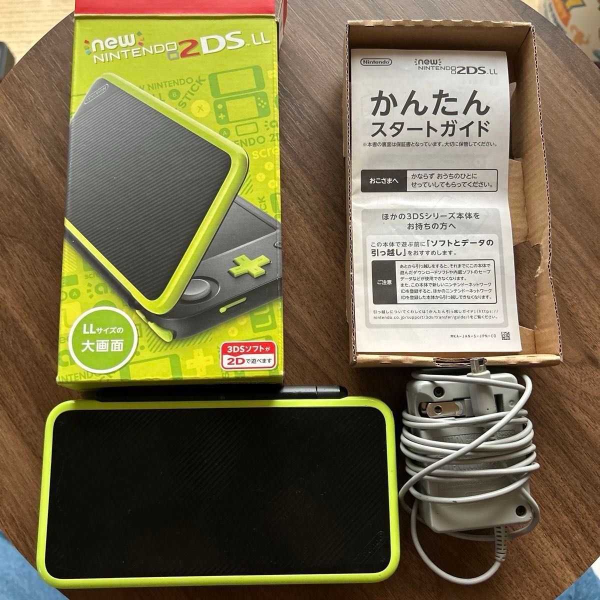 Newニンテンドー2DSLLブラック×ライム SDカード4G内蔵 充電器 Newニンテンドー2DSLLブラック×ライム SDカード4G内蔵 充電器
