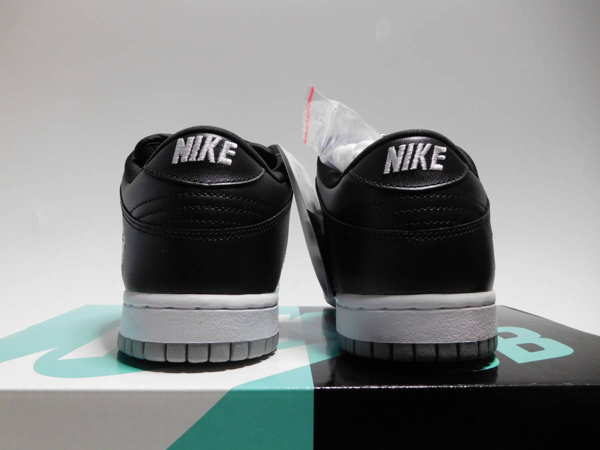 国内正規品 Supreme Nike SB Dunk Low Black 26.5cm 新品未使用 紙タグ キーホルダー Box LogoブラックMetallic Silverシルバー 銀 黒US8.5_画像3