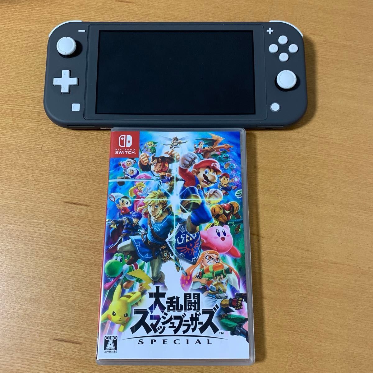 Nintendo Switch Liteグレー本体、大乱闘スマッシュブラザーズセット Nintendo Switch Liteグレー本体、大乱闘スマッシュブラザーズセット