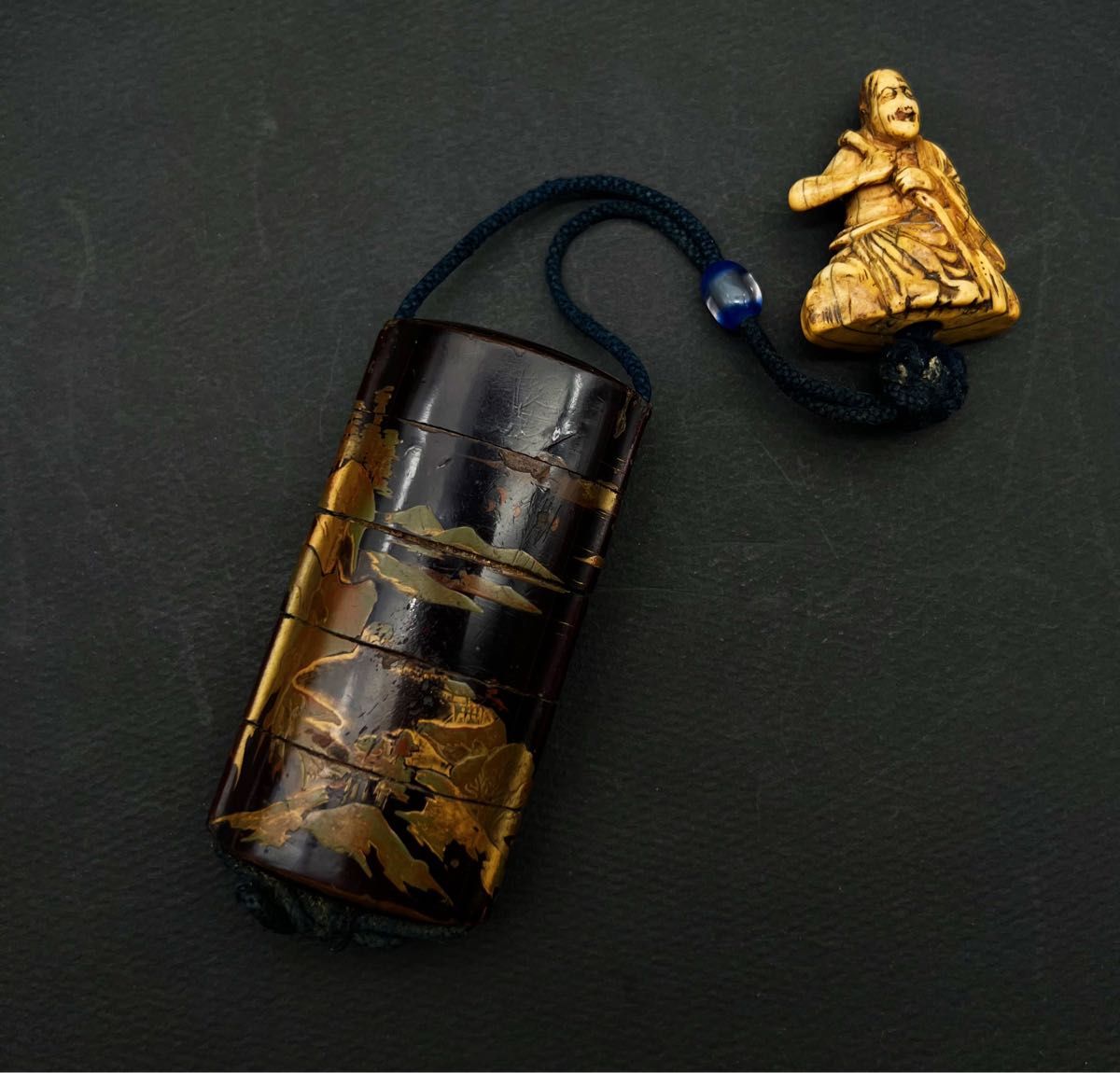 木製漆器印籠   僧侶彫刻 根付 水晶緒締  蒔絵 時代物 骨董品