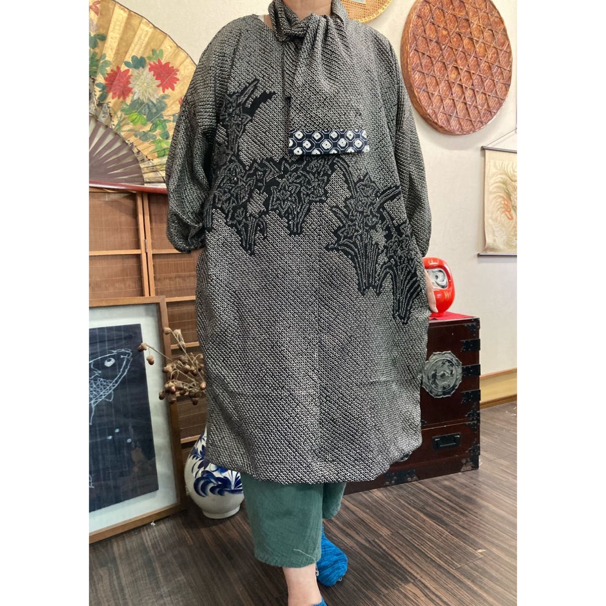 総絞り(黒色)の羽織りからのチュニック(ストール付き) 着物 総絞り(黒色)の羽織りからのチュニック(ストール付き) 着物