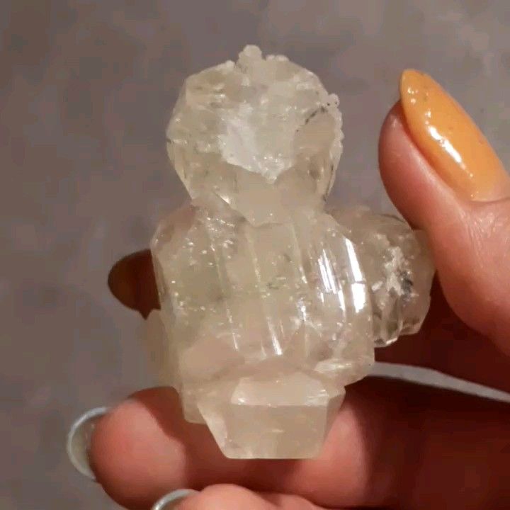 【六角 キューブ アポフィライト原石 ♪ インド、マハラシュトラ州産】 虹沢山♪ ほんのりグリーン♪自然光撮影16枚目から♪