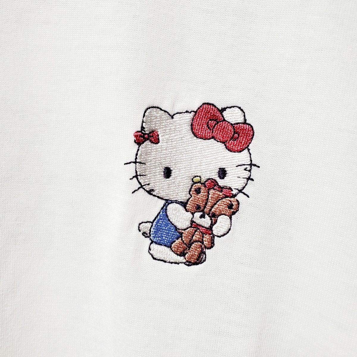 新品 キティ 刺繍 ハローキティ サンリオ Tシャツ タイニー 新品 キティ 刺繍 ハローキティ サンリオ Tシャツ タイニー