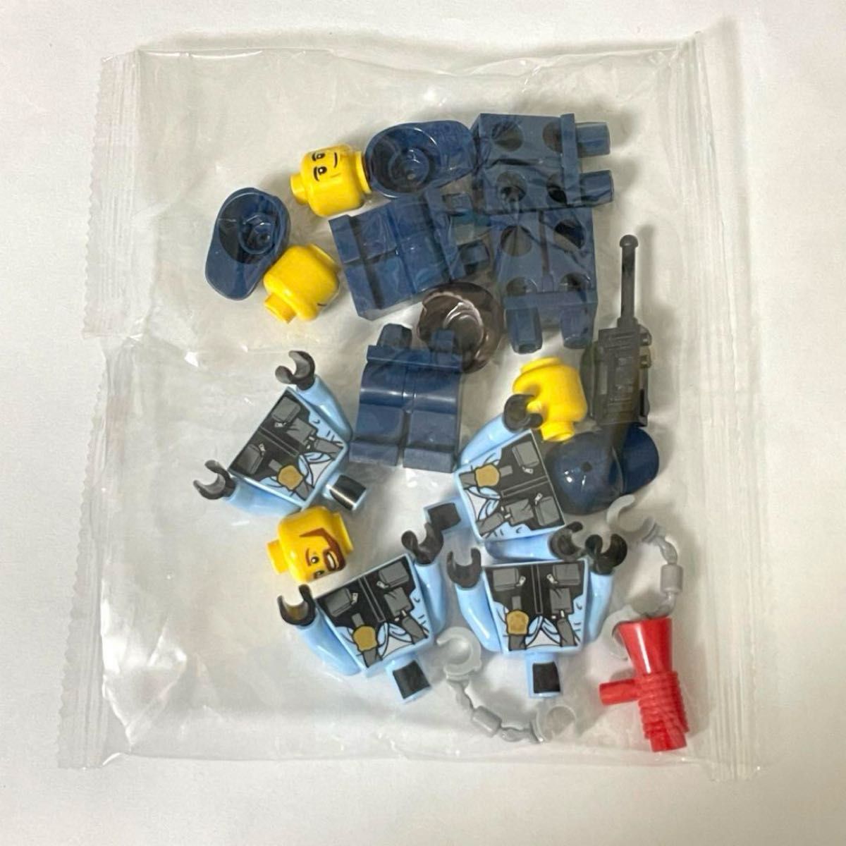 新品】レゴ シティ 警察官と泥棒のミニフィギュア 8体セット 新品】レゴ シティ 警察官と泥棒のミニフィギュア 8体セット