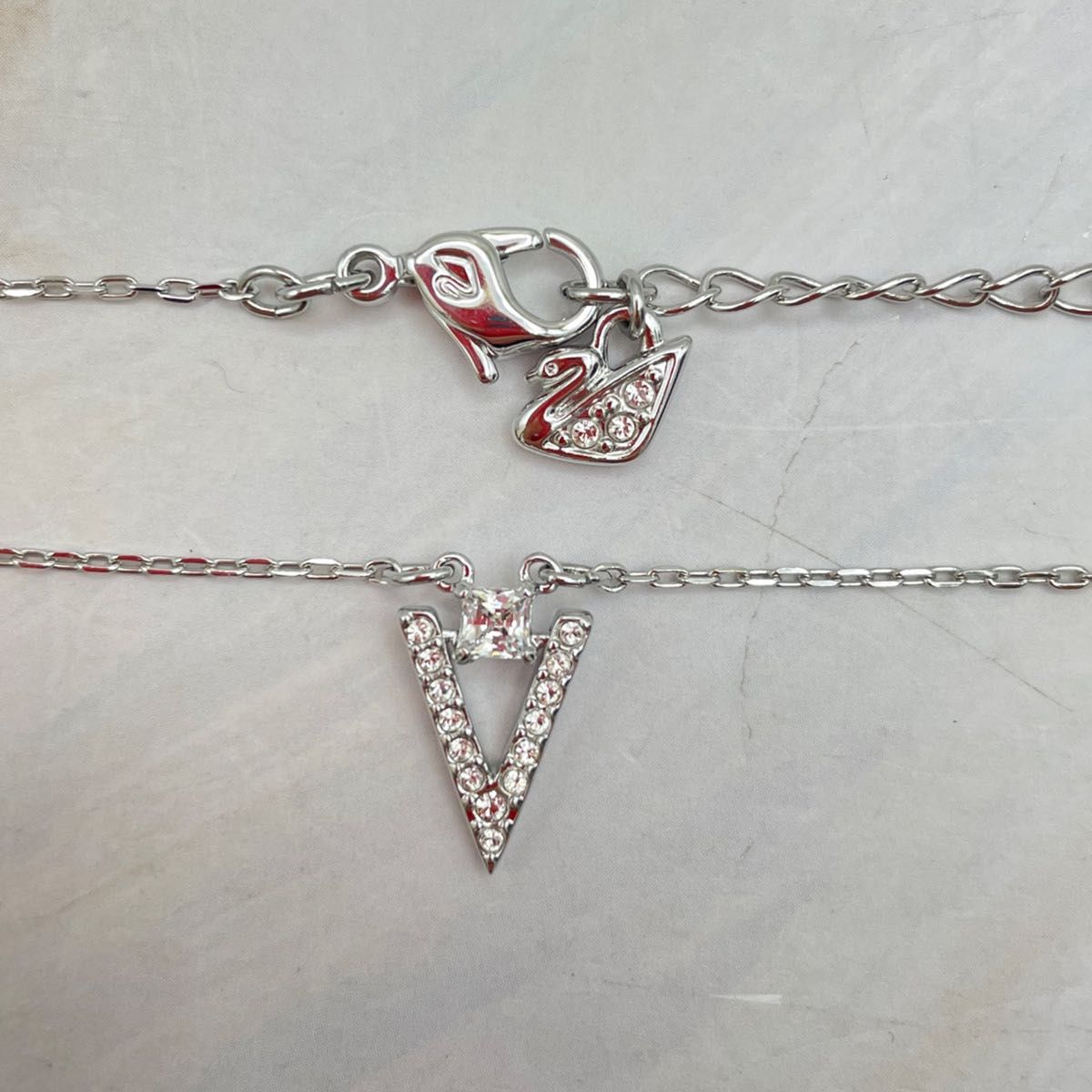 SWAROVSKI スワロフスキー Vロゴ ネックレス|Yahoo!フリマ(旧 SWAROVSKI スワロフスキー Vロゴ ネックレス|Yahoo!フリマ(旧