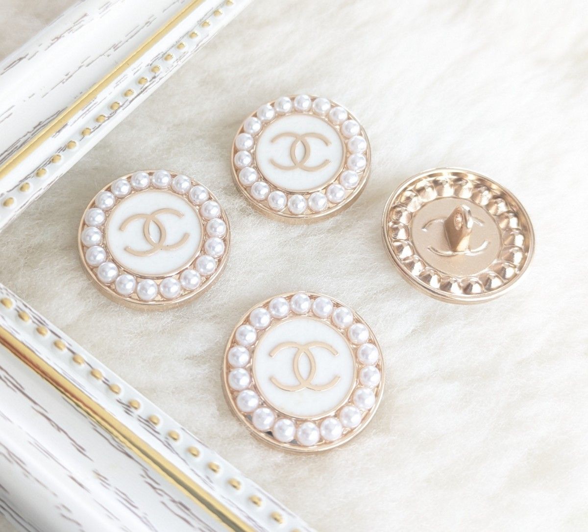 週末限定特別価格】CHANEL シャネル ヴィンテージ ボタン 4個 週末限定特別価格】CHANEL シャネル ヴィンテージ ボタン 4個
