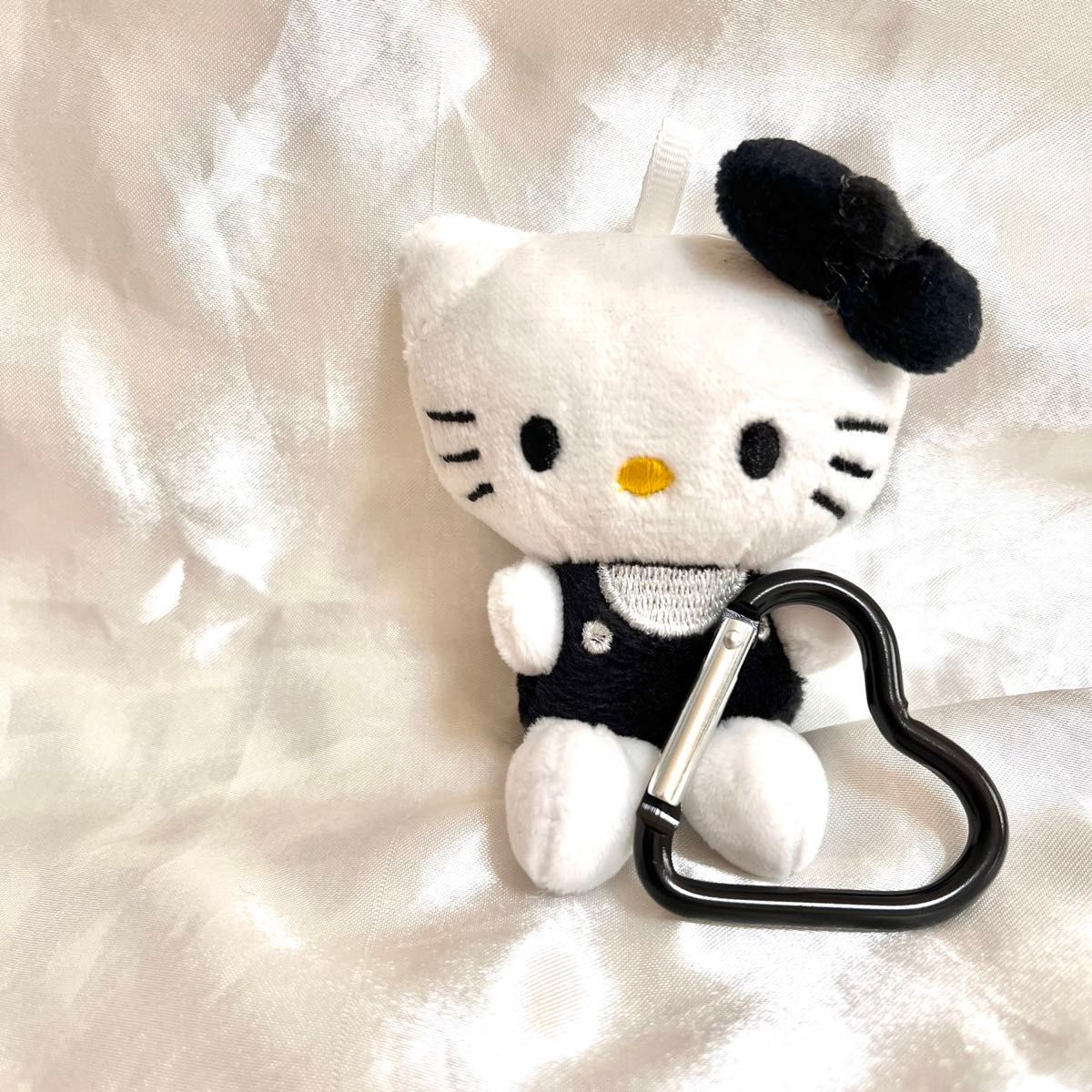 黒キティ ハローキティ マスコット ぬいぐるみ ミニキーホルダー 黒キティ ハローキティ マスコット ぬいぐるみ ミニキーホルダー