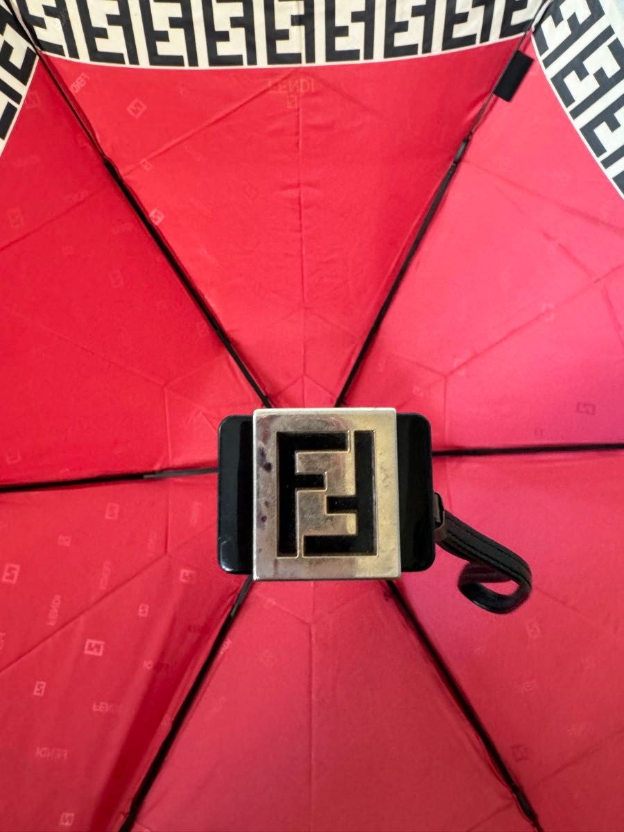 FENDI 折り畳み傘 赤 ヴィンテージ ハイブランド ゴールド FENDI 折り畳み傘 赤 ヴィンテージ ハイブランド ゴールド