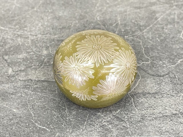 浅井 盛征 作 香合 茶器 真鍮? 金属工芸 伝統 花柄 骨董 茶道具 / 59660