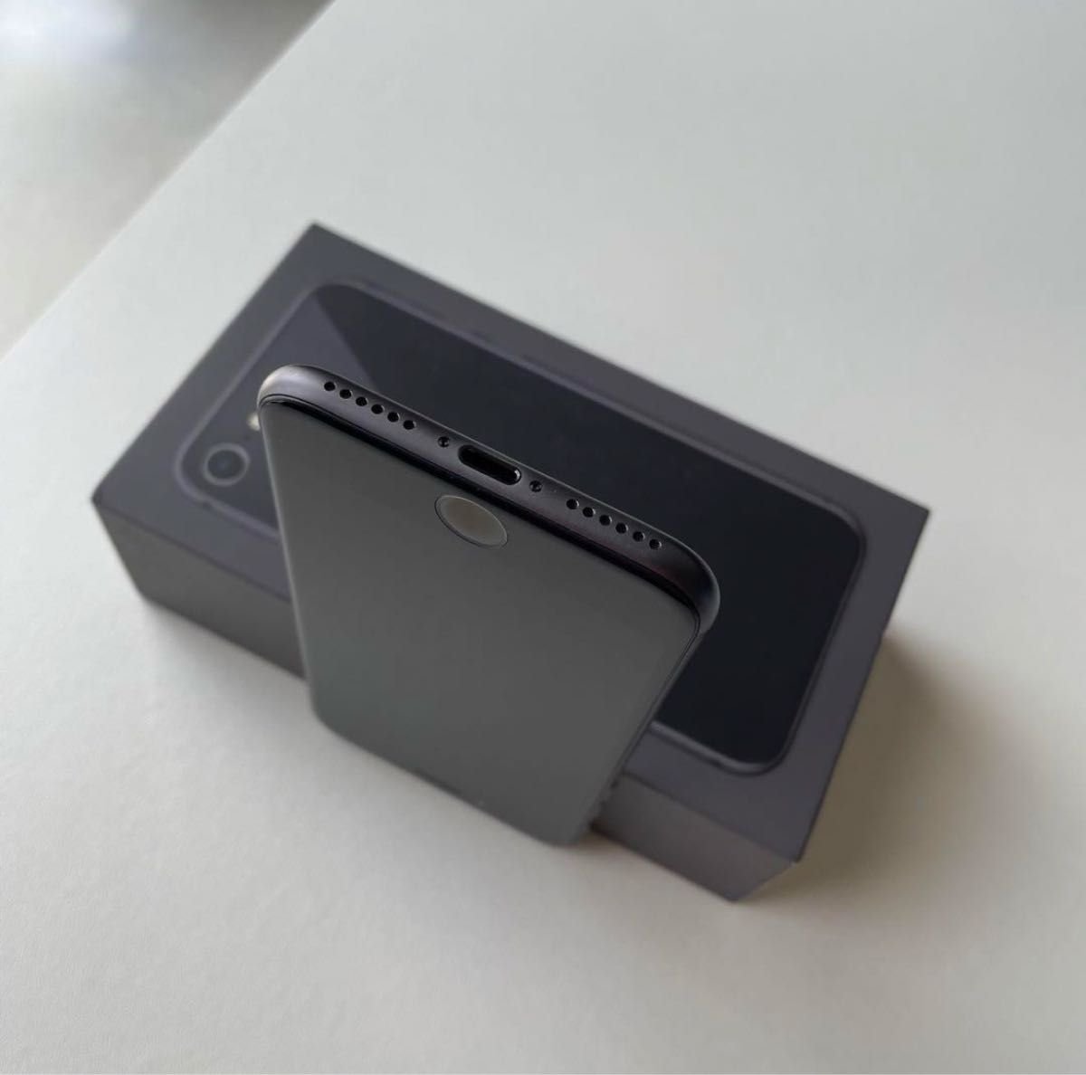 良品・付属品・箱付】 iPhone8 64GB スペースグレイ Apple 良品・付属品・箱付】 iPhone8 64GB スペースグレイ Apple