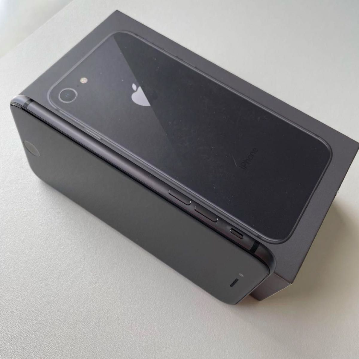 良品・付属品・箱付】 iPhone8 64GB スペースグレイ Apple 良品・付属品・箱付】 iPhone8 64GB スペースグレイ Apple