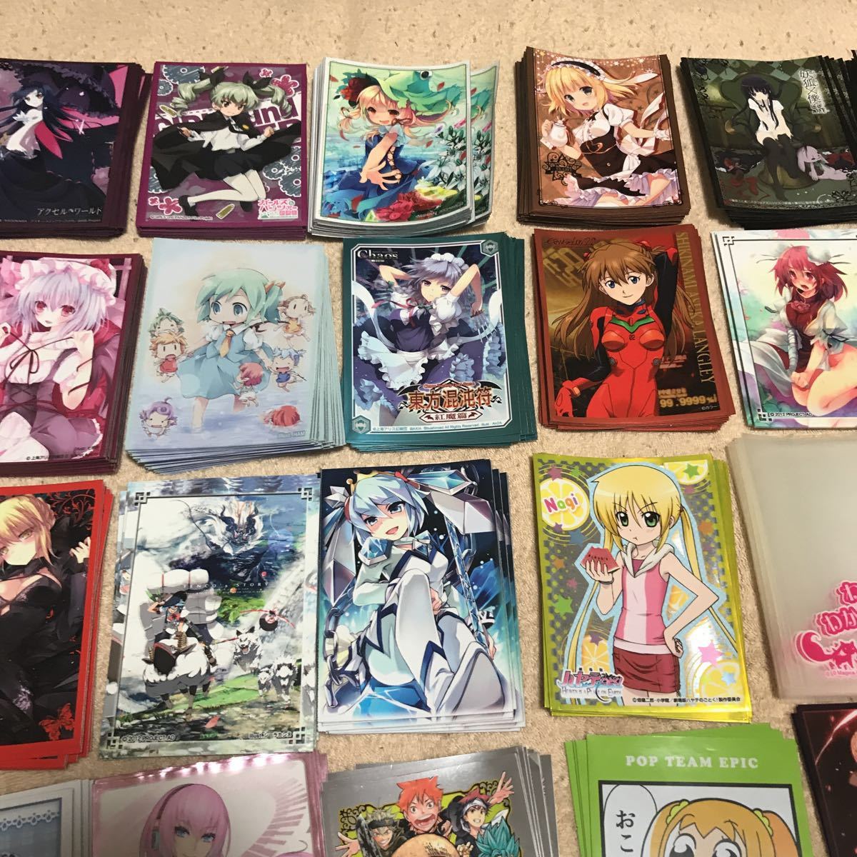 大量 約550枚 アニメキャラ カードスリーブ プロテクター 妖狐 大量 約550枚 アニメキャラ カードスリーブ プロテクター 妖狐