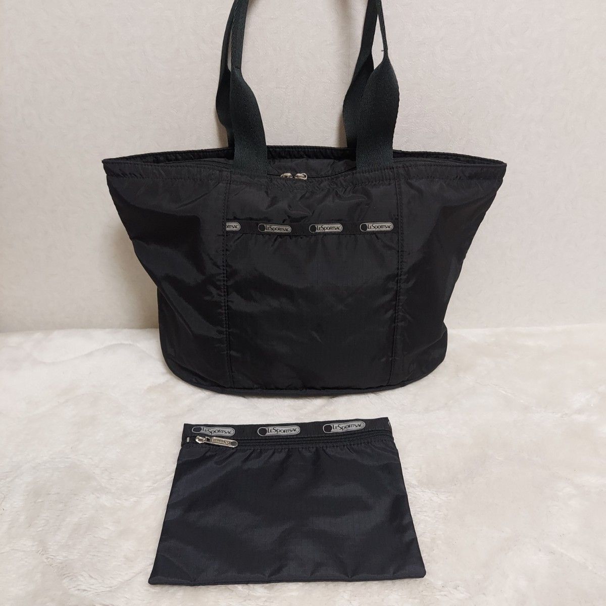 美品 レスポートサック トートバッグ ブラック 黒 大容量 DELUXE ZIPTOP TOTE/リサイクルドブラックJP / LeSportsac