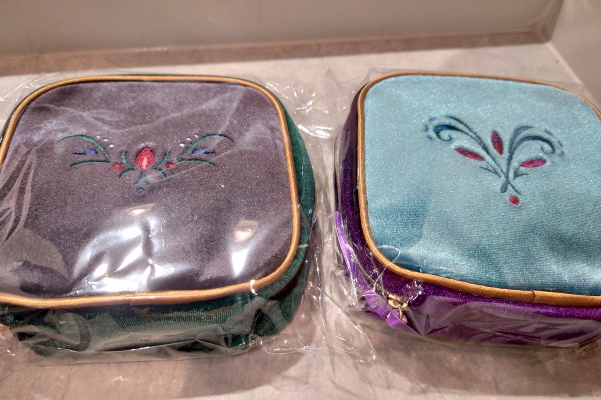 新品 ディズニー アナ雪 ポーチ 2点セット しまむら ちはる 新品 ディズニー アナ雪 ポーチ 2点セット しまむら ちはる