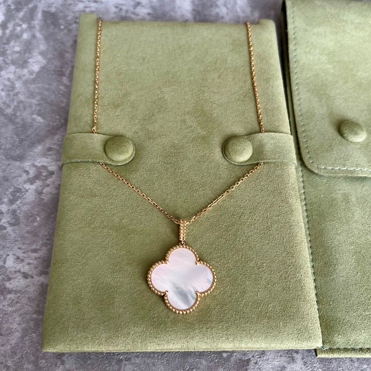Van Cleef & Arpels ヴァンクリーフ&アーペル 10P マジック Van Cleef & Arpels ヴァンクリーフ&アーペル 10P マジック