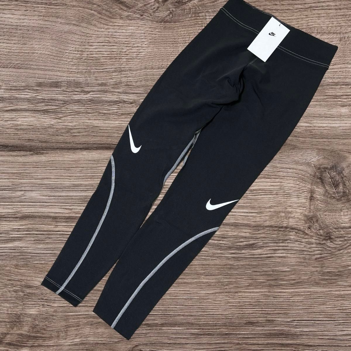 新品 NIKE 定価5500円 トレーニングパンツ レギンス Sサイズ 新品 NIKE 定価5500円 トレーニングパンツ レギンス Sサイズ