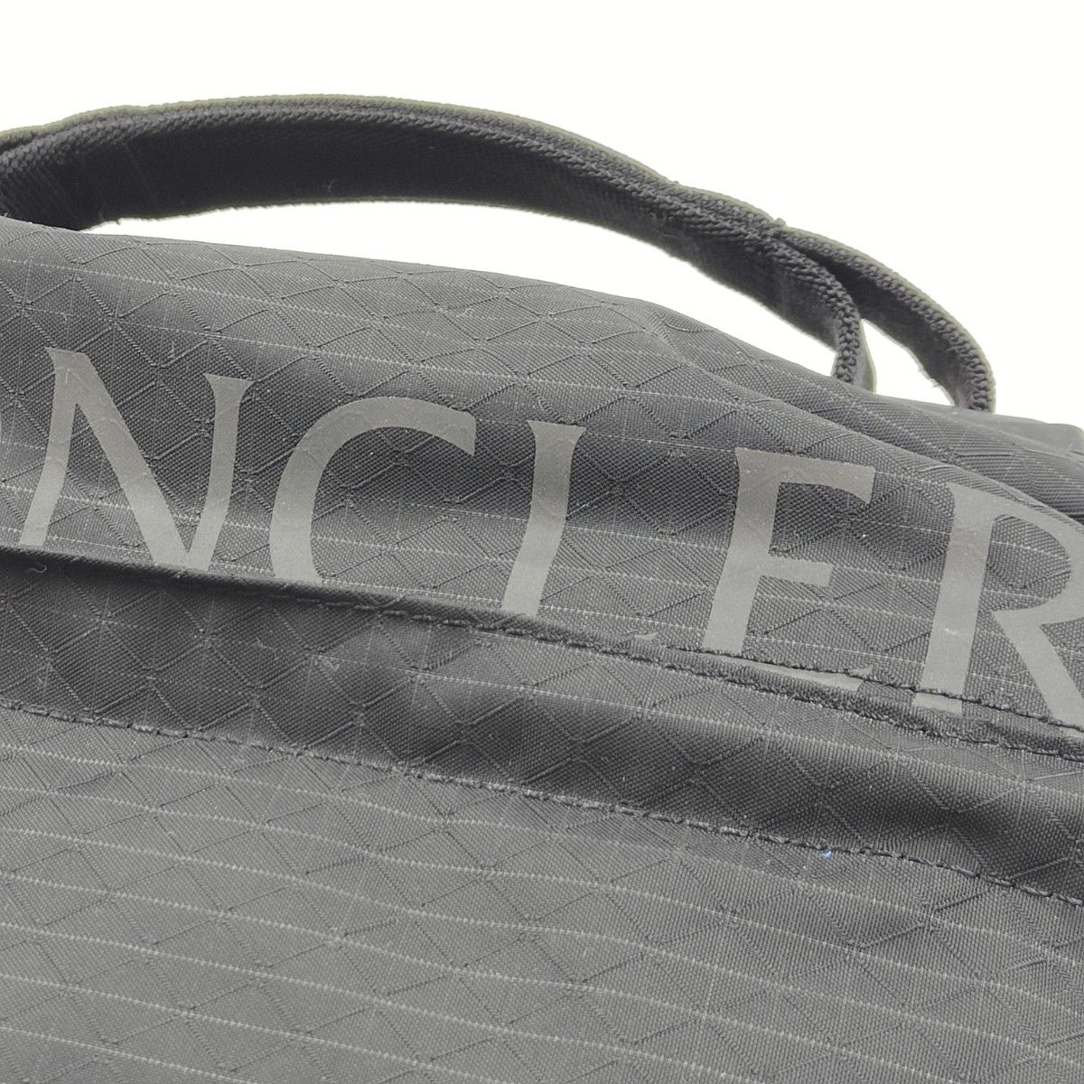 定番人気】新品 MONCLER モンクレール ショルダーバッグ ボディ 定番人気】新品 MONCLER モンクレール ショルダーバッグ ボディ