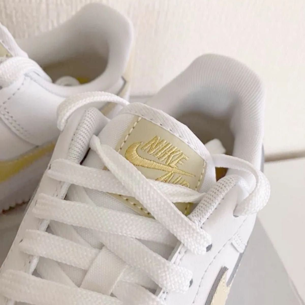 新品】NIKE WMNS AIR FORCE 1 エッセンシャル ベージュ 新品】NIKE WMNS AIR FORCE 1 エッセンシャル ベージュ