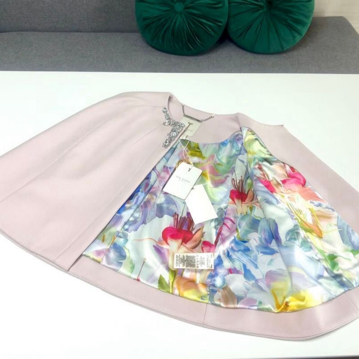 新品未使用 TED BAKER テッドベーカー カシミヤ ビジュー付 新品未使用 TED BAKER テッドベーカー カシミヤ ビジュー付