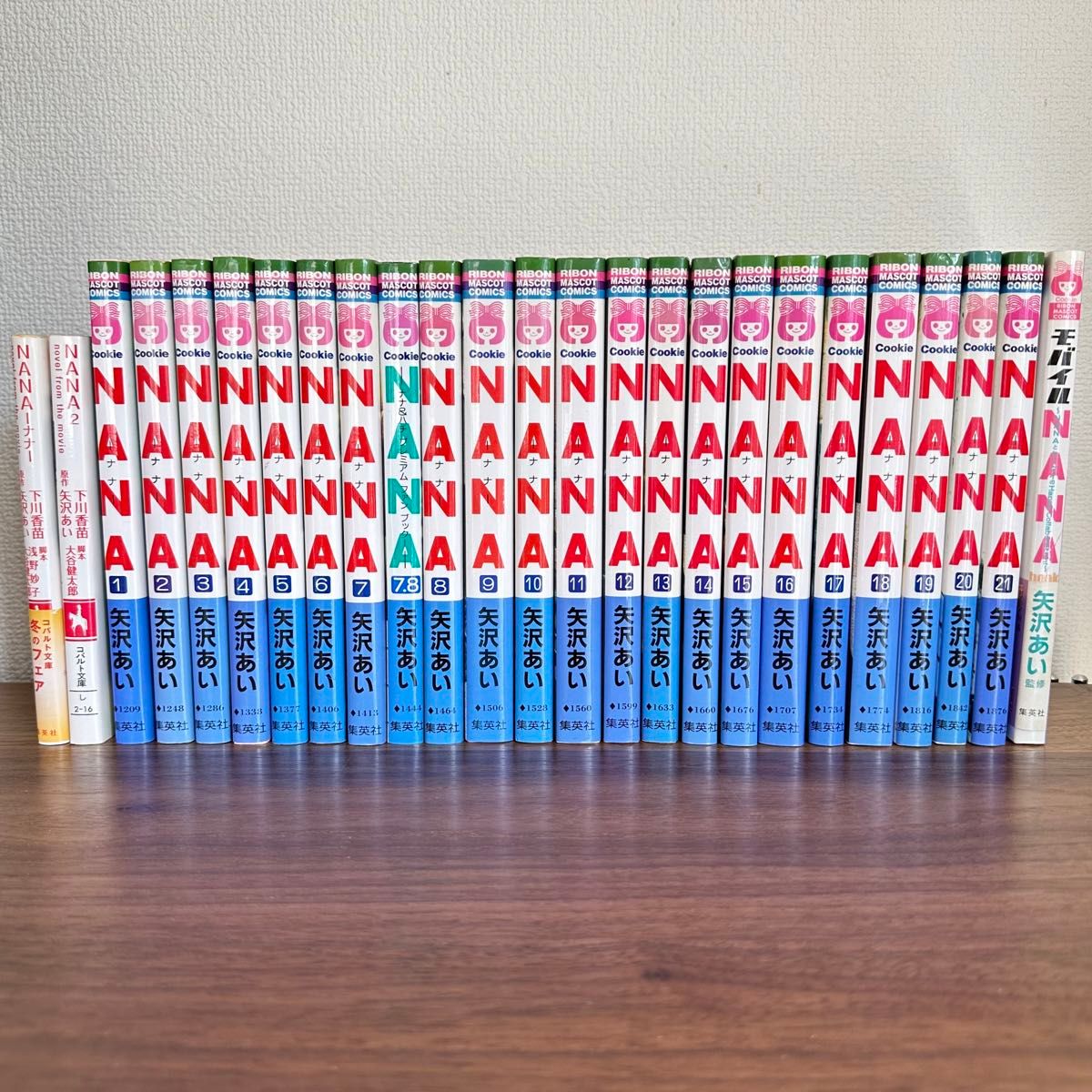 NANA 【全巻セット】 矢沢あい 集英社 小説+モバイル版付き NANA 【全巻セット】 矢沢あい 集英社 小説+モバイル版付き