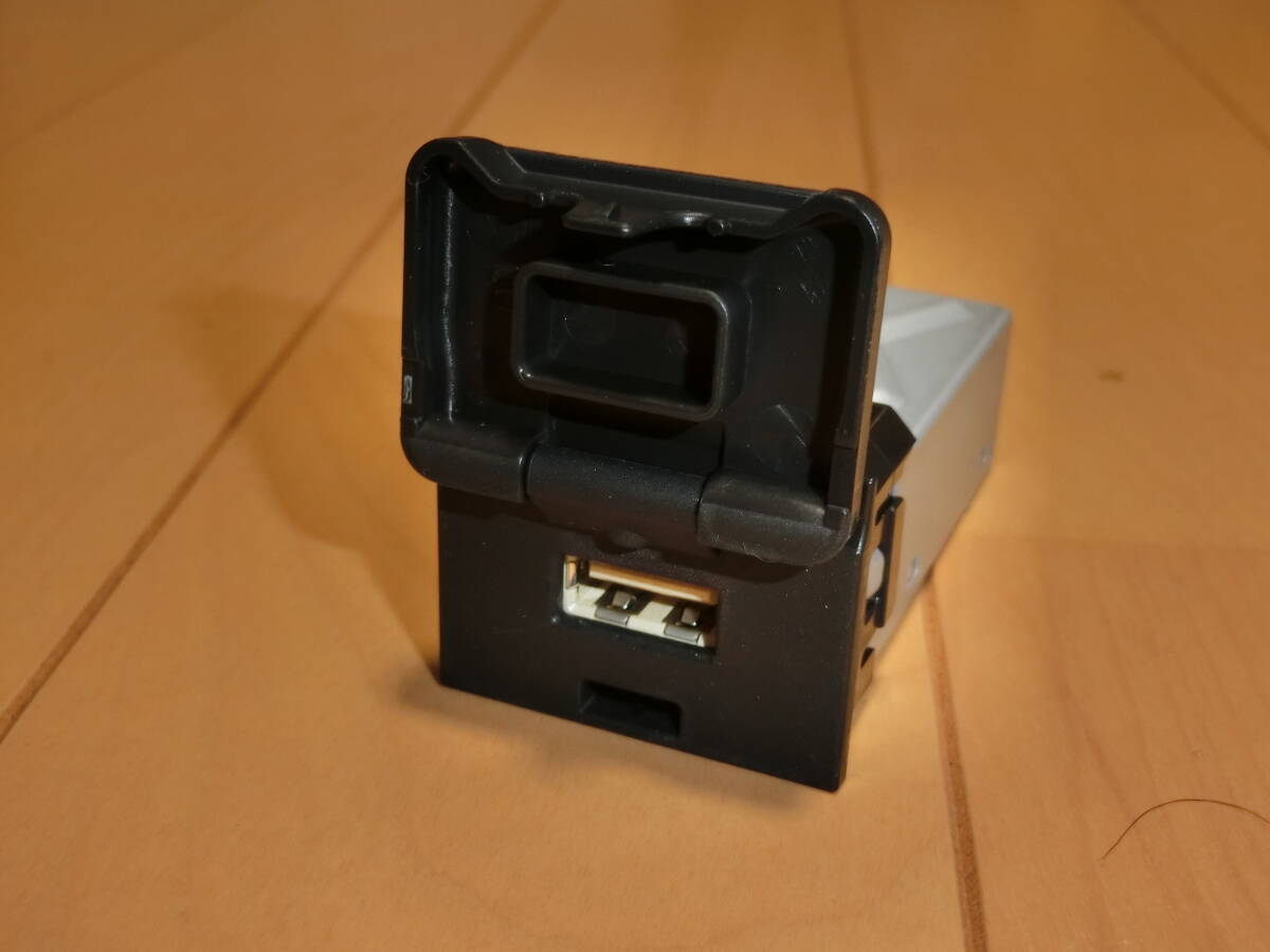 トヨタ ダイハツ純正 USB2.1Aコネクタ 85532-B1010 専用カプラー付属 90980-12D25 カローラクロス等流用(トヨタ用)|売買されたオークション情報、yahooの商品情報をアーカイブ公開 - オークファン 自動車、オートバイ トヨタ ダイハツ純正 USB2.1Aコネクタ 85532-B1010 専用カプラー付属 90980-12D25 カローラクロス等流用(トヨタ用)|売買されたオークション情報、yahooの商品情報をアーカイブ公開 - オークファン 自動車、オートバイ