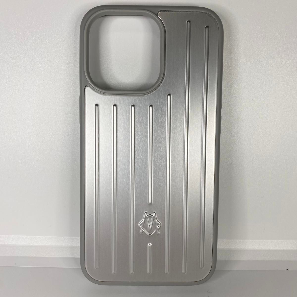 未使用品 RIMOWA リモワ スマホケース iPhoneケース シルバー 未使用品 RIMOWA リモワ スマホケース iPhoneケース シルバー
