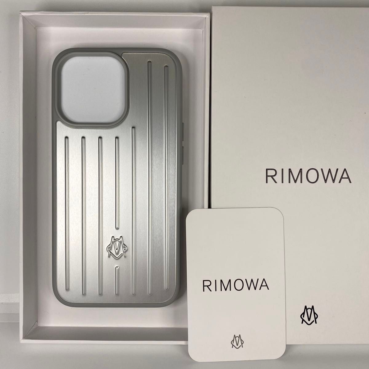 未使用品 RIMOWA リモワ スマホケース iPhoneケース シルバー 未使用品 RIMOWA リモワ スマホケース iPhoneケース シルバー