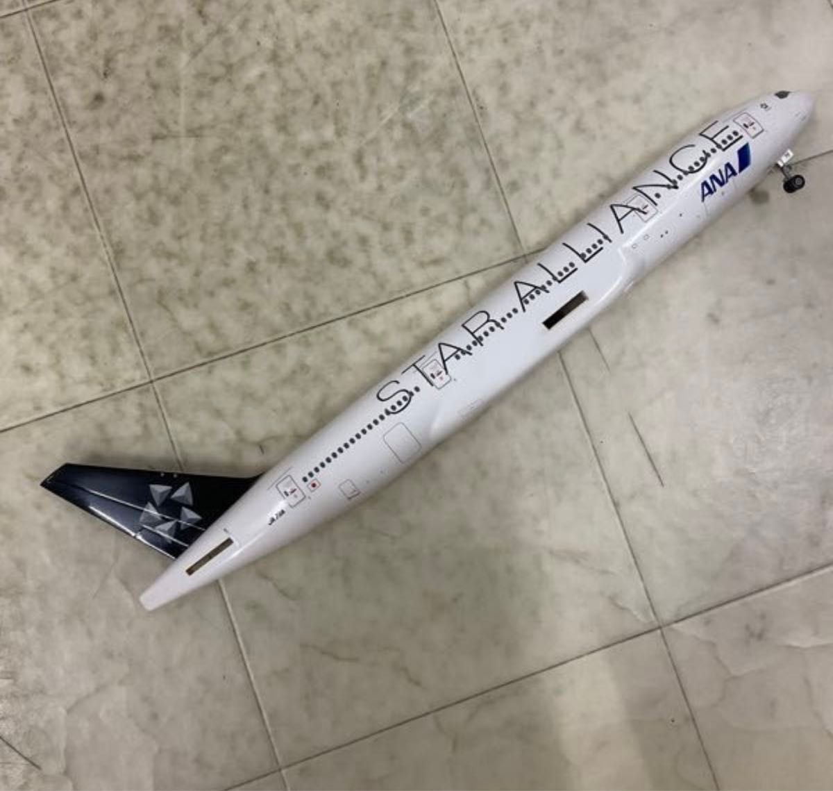 全日空商事 1/200 ボーイング 777-200 STAR ALLIANCE MARKING 全日空商事 1/200 ボーイング 777-200 STAR ALLIANCE MARKING