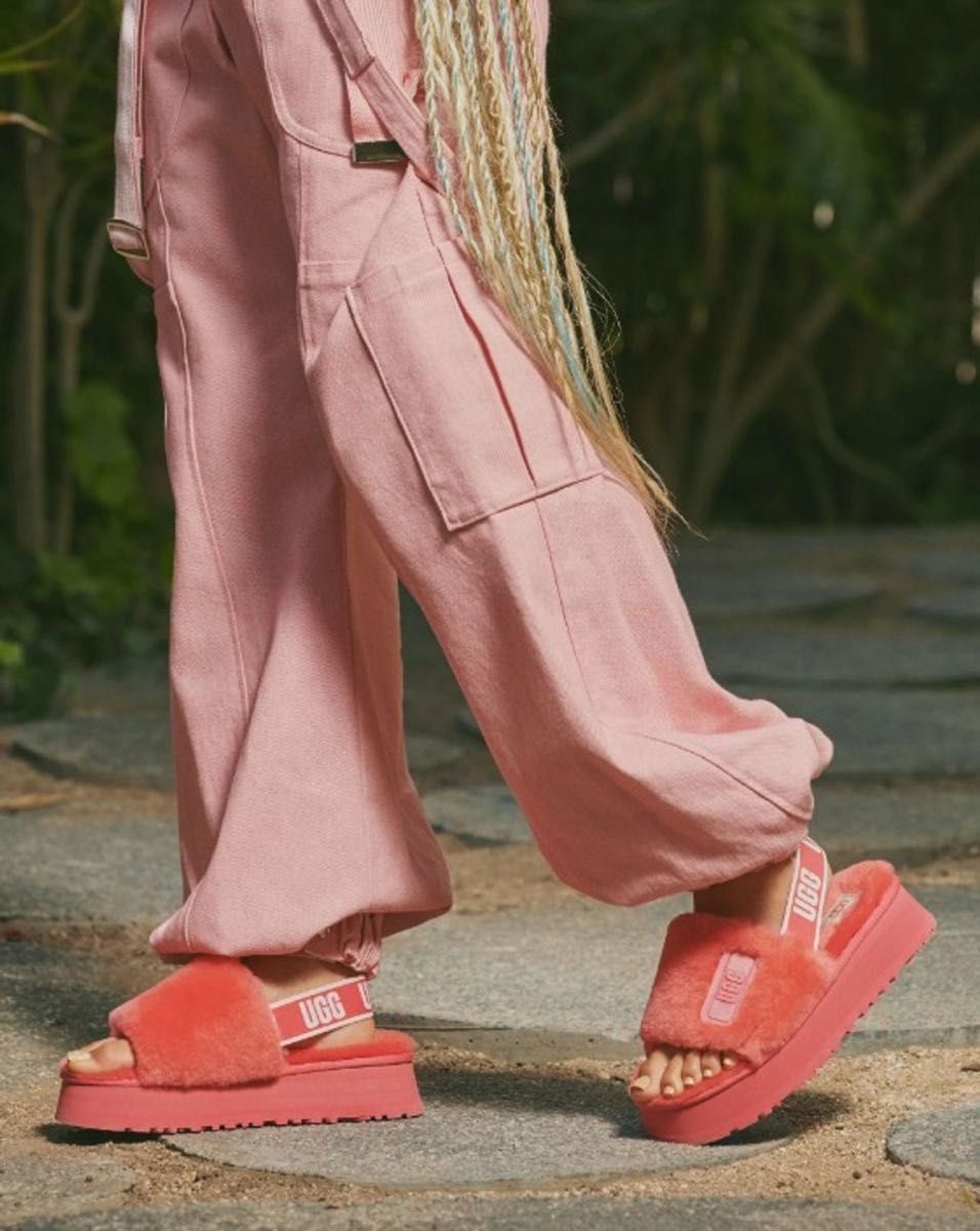 新品 UGG サンダル ディスコスライド ピンク 厚底 ファー ボア 新品 UGG サンダル ディスコスライド ピンク 厚底 ファー ボア