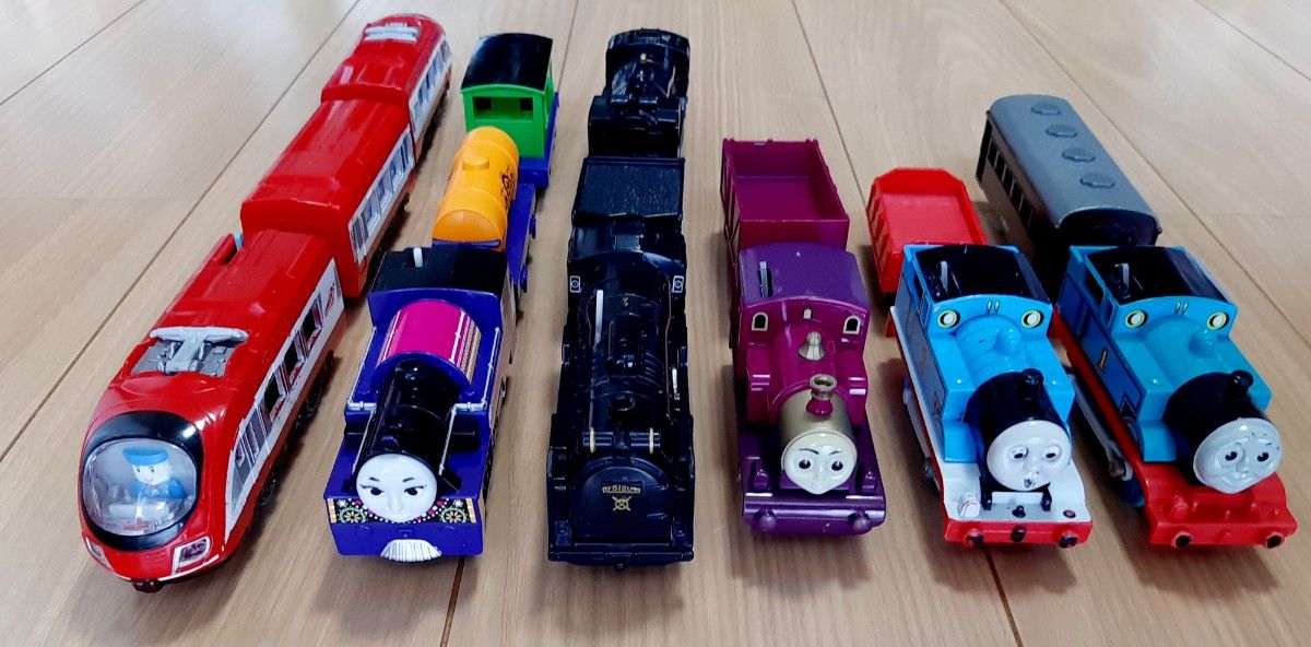 プラレール きかんしゃトーマス まとめ売り 転車台 線路 駅 踏切 プラレール きかんしゃトーマス まとめ売り 転車台 線路 駅 踏切