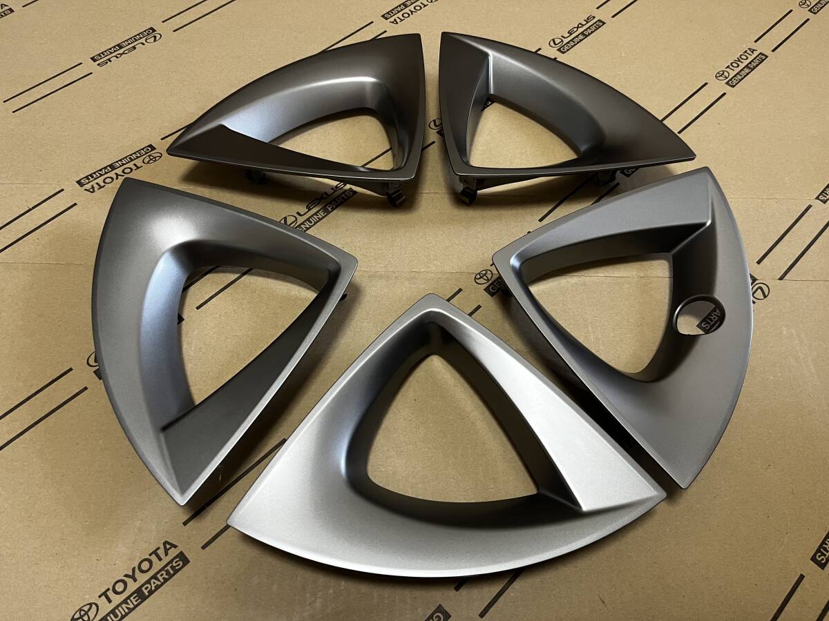 未使用 ZVW50プリウス 後期アクセントピース20枚 濃いシルバー 未使用 ZVW50プリウス 後期アクセントピース20枚 濃いシルバー